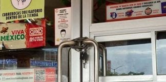 Oxxo closed in Zihuatanejo extortion fears.