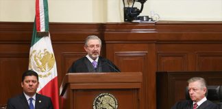 Justice Luis María Aguilar Morales speaks at the Supreme Court in 2016.