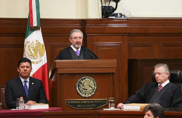 Justice Luis María Aguilar Morales speaks at the Supreme Court in 2016.