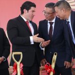 Nuevo León Governor Samuel García met on Tuesday with executives of the Lingong Machinery Group, which plans to open a boom lift plant in the northern state.