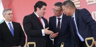 Nuevo León Governor Samuel García met on Tuesday with executives of the Lingong Machinery Group, which plans to open a boom lift plant in the northern state.