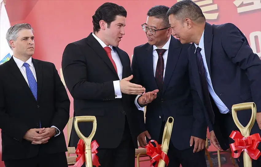 Nuevo León Governor Samuel García met on Tuesday with executives of the Lingong Machinery Group, which plans to open a boom lift plant in the northern state.