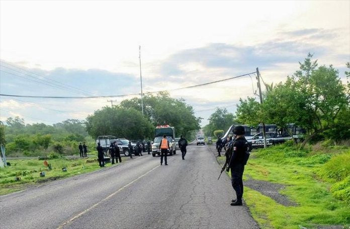 Vehicles pass through a legally-established police checkpoint along the Apatzingán-Aguililla highway in Michoacán last year.