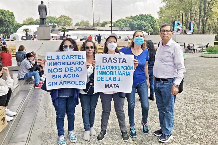 Protesters in the Benito Juárez borough.