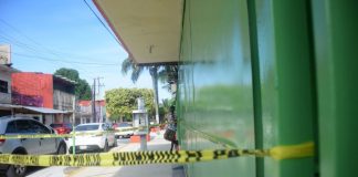 Parents in Tapachula seeking answers about mass poisonings of students at the Federal No. 1 school