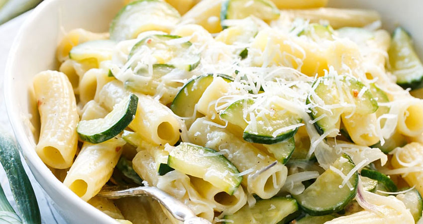 pasta with zucchini and spring onions