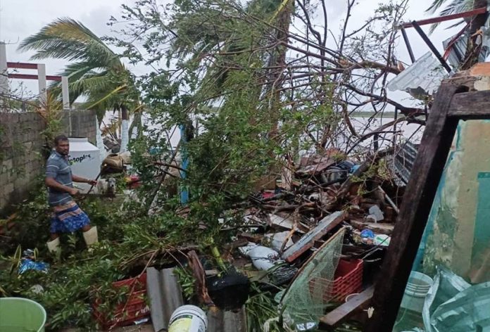 Roslyn weakened to a Category 3 hurricane before hitting the coast of Nayarit.