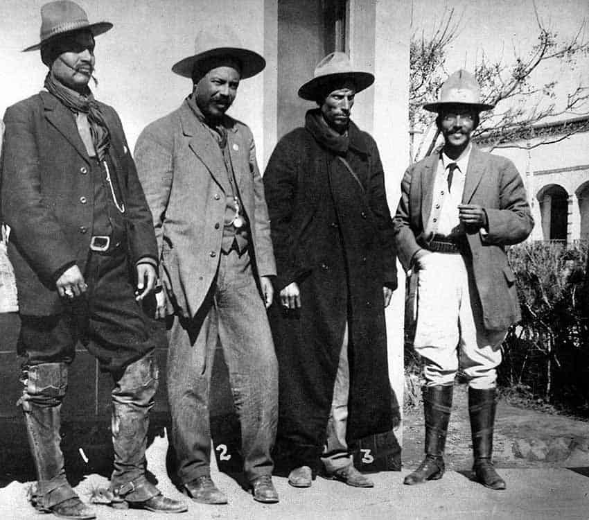 Pancho Villa y sus generales, fotografiados en 1913
