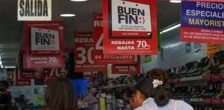 Buen Fin discount retail sales event in Toluca, Mexico state.