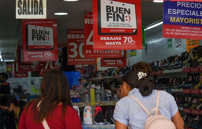Buen Fin discount retail sales event in Toluca, Mexico state.