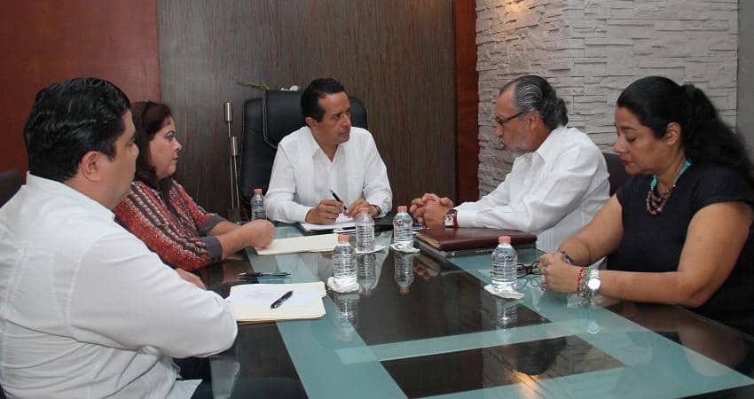 Sedetur and INAH officials signing agreement for federal investment in Ichkabal Maya ruins in Quintana Roo