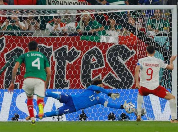 Guillermo Ochoa blocks a penalty kick against Poland in 2022 World Cup