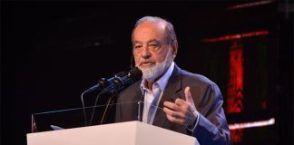 Billionaire Carlos Slim speaking at a business event in September.