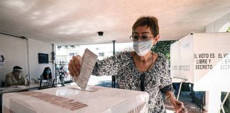 Mexican woman voting