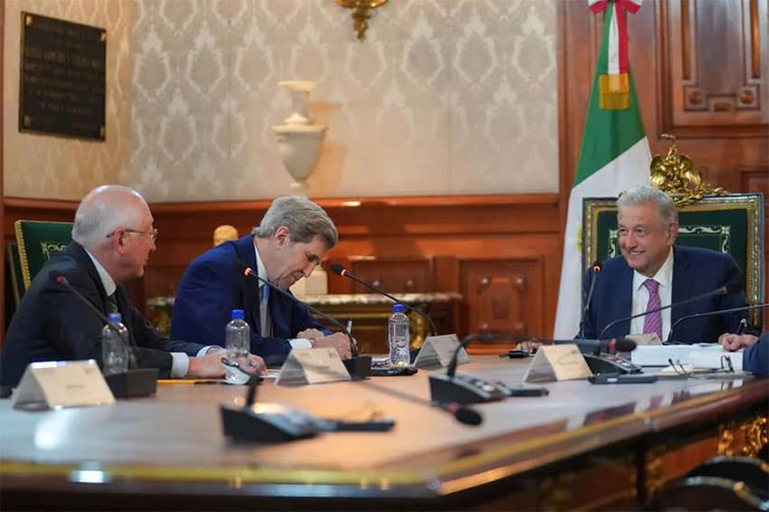 President López Obrador in a March meeting with U.S. climate envoy John Kerry and U.S. Ambassador to Mexico Ken Salazar.