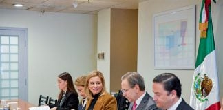 Chihuahua Governor Maru Campos Galván (center) in a Nov. 1 meeting with U.S. industry representatives.