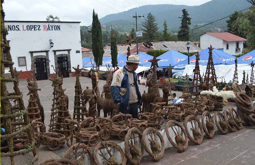 Christmas street market in Tlalpujahua, Michaocan, Mexico