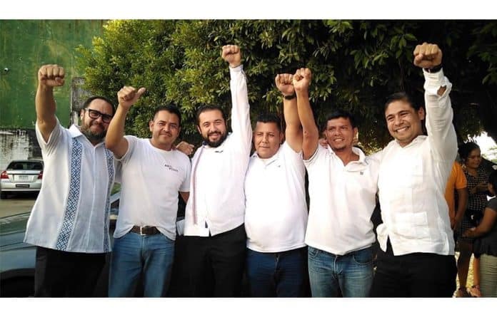 The protagonists of Reasonable Doubt, Juan Luis López García, Héctor Muñoz Muñoz, and Gonzalo García Hernández, celebrate with allies after being released from prison. The three former prisoners are second, fourth and fifth from the left.