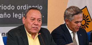 PRD leader Jesus Zambrano, left, with Senator Miguel Ángel Mancera, ex mayor of Mexico City