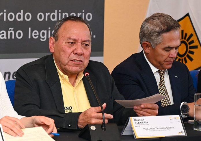 PRD leader Jesus Zambrano, left, with Senator Miguel Ángel Mancera, ex mayor of Mexico City