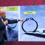 Mexico City Director Guillermo Calderon discussing an accident on the subway's Line 7