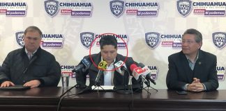 The head of Cereso No. 3 prison in Ciudad Juárez, Alejandro Alvarado Téllez, center