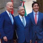 President López Obrador poses with U.S. President Joe Biden and Canadian Prime Minister Justin Trudeau.