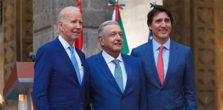President López Obrador poses with U.S. President Joe Biden and Canadian Prime Minister Justin Trudeau.