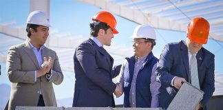 Noah Itech executives pose with Nuevo León Governor Samuel García at an event celebrating the breaking of ground for their company's first manufacturing plant in Mexico.