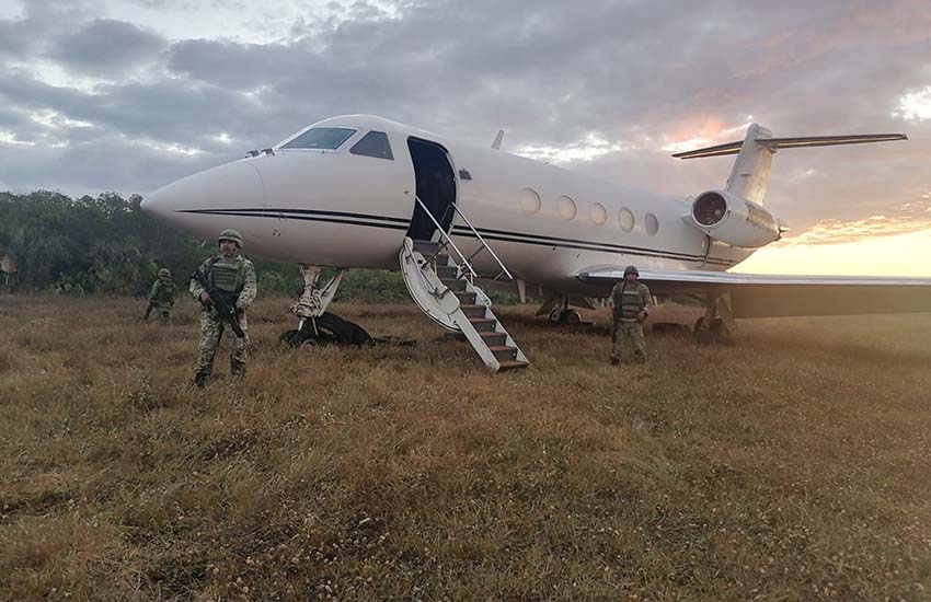Mexican military guarding plane flying illegally into Mexican airspace in Chiapas