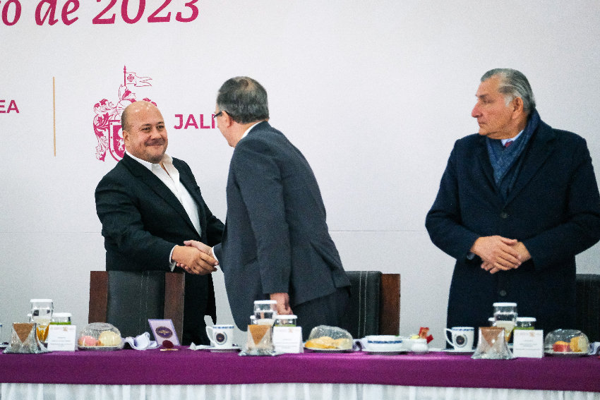 Enrique Alfaro at a press conference