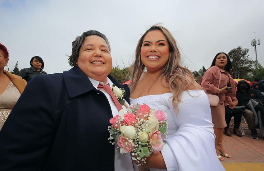 couple in Tijuana participating in collective wedding on 2/14/2023