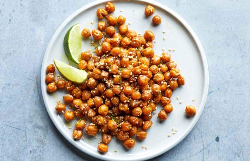 Roasted chickpeas with sesame seeds