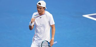 Alex de Minaur celebrates qualifying for the semi-finals in Acapulco
