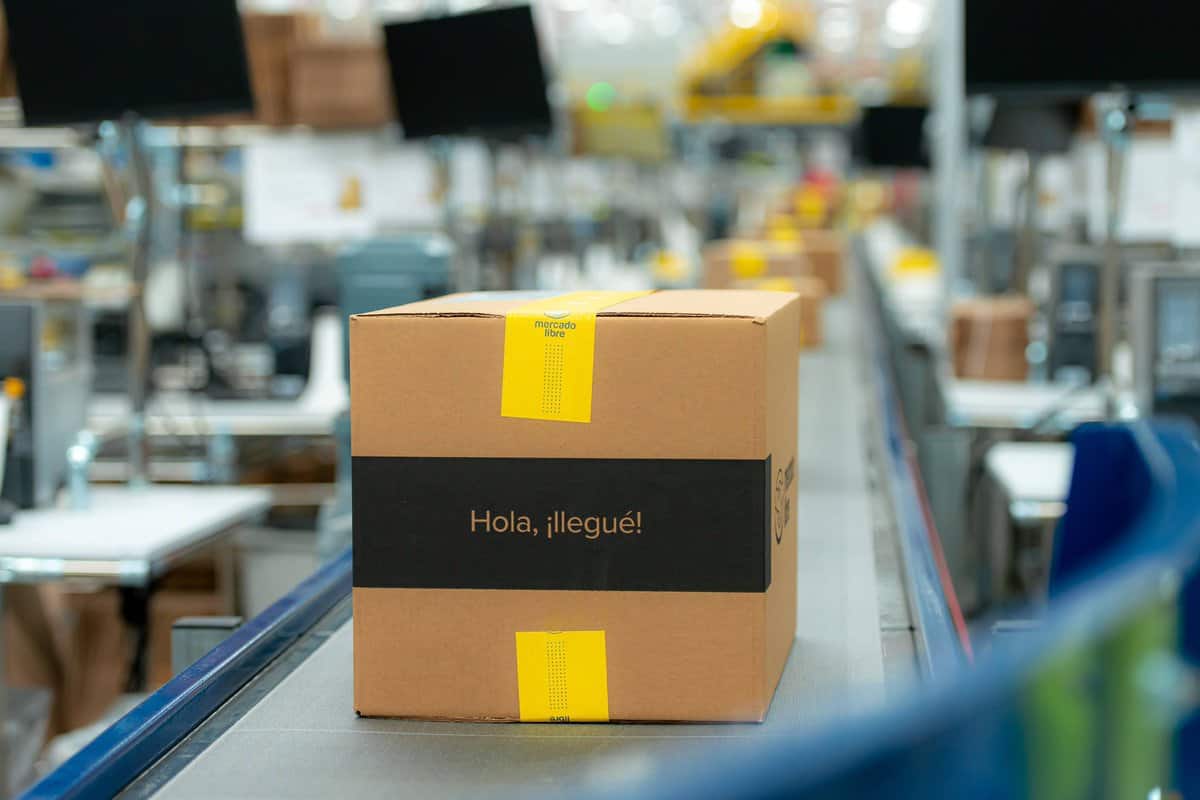 A package at a Mercado Libre line