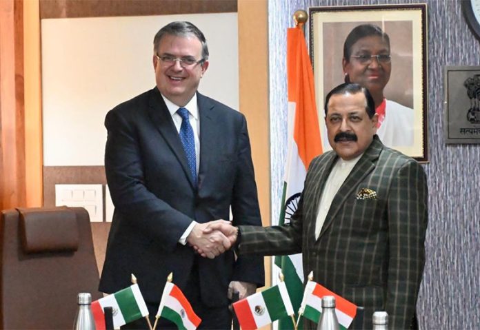 Signing of international tech agreement by Mexico's Foreign Minister Marcelo Ebrard, left and India's Science/Tech Minister Jitendra Singh, right