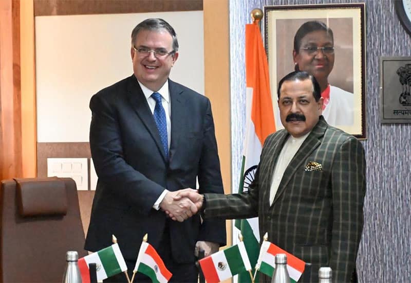 Signing of international tech agreement by Mexico's Foreign Minister Marcelo Ebrard, left and India's Science/Tech Minister Jitendra Singh, right