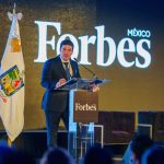Samuel García at Forbes México event