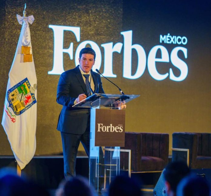 Samuel García at Forbes México event