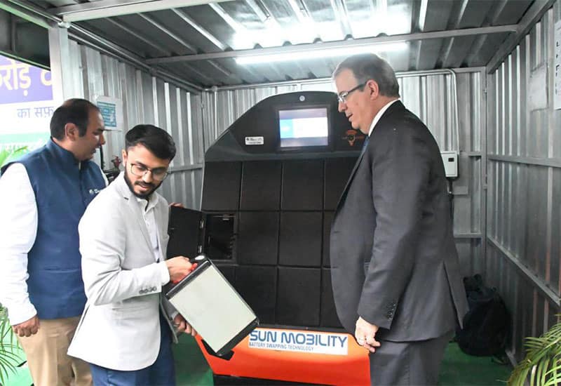 Mexico's Foreign Affairs Minister, right, at demonstration of e-vehicle battery swapping in India,