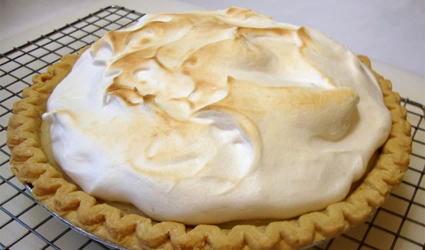 Vegan merengue pie