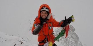 Viridiana Alvarez summits Lhotse