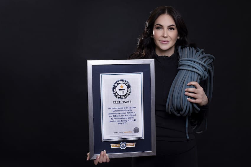 Alvarez presents her 2019 Guinness World Record