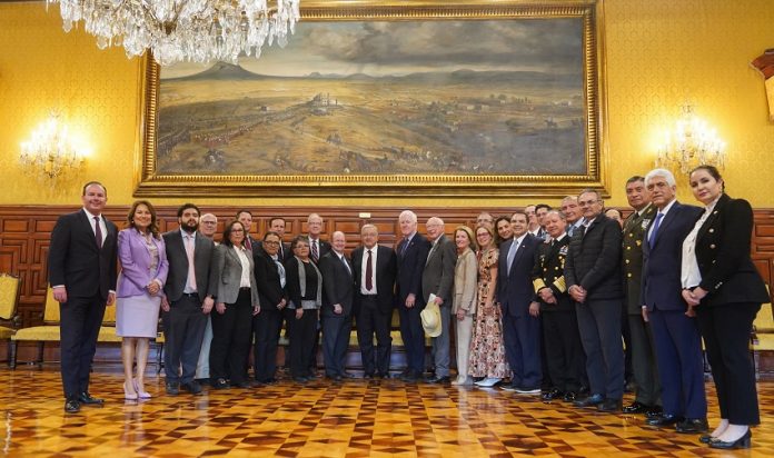 AMLO, Mexican officials, a U.S. delegation, and Ambassador Ken Salazar pose for a photo in the National Palace.