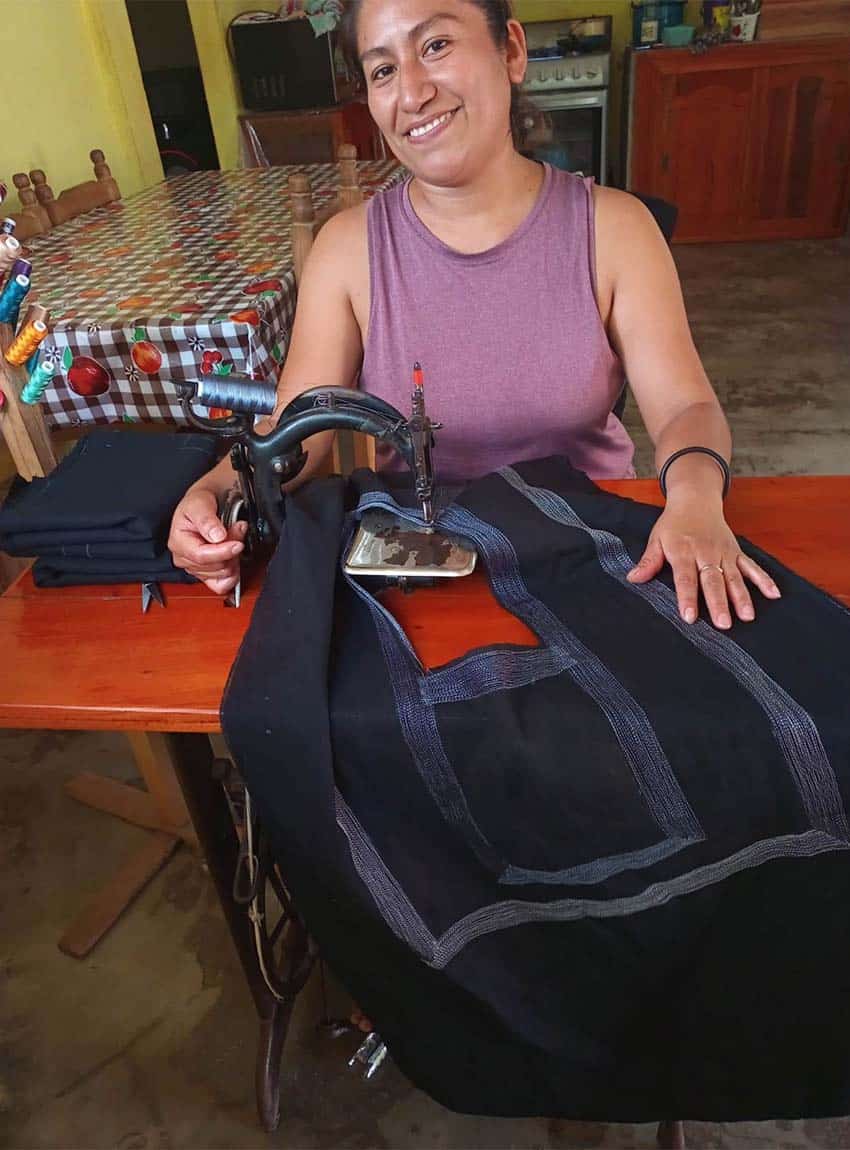 Huipil artisan Mariela Espinoza