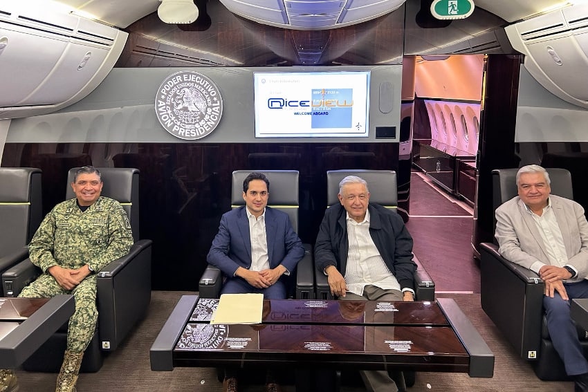 AMLO and cabinet members inside the Boeing 787