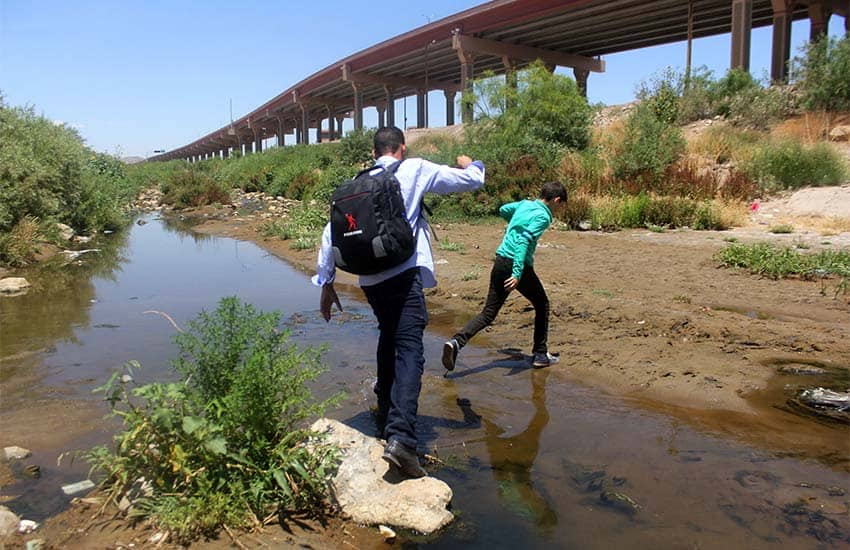 migrants trying to cross Mexico-US border