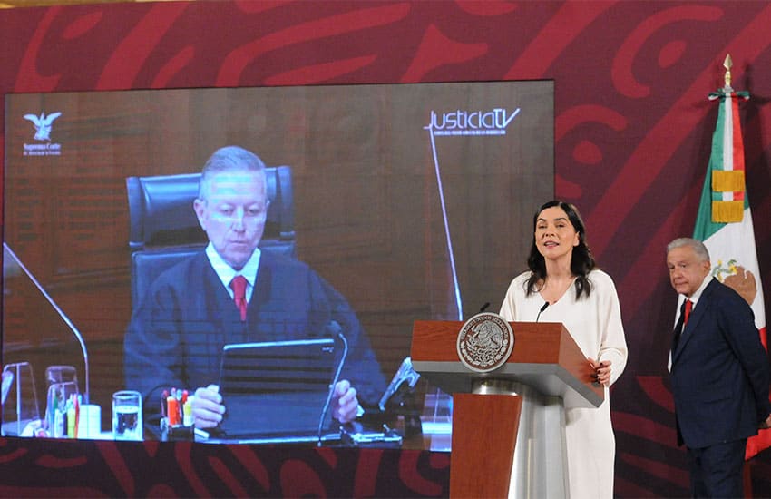 Ana Elizabeth Vilchis at President Lopez Obrador press conference
