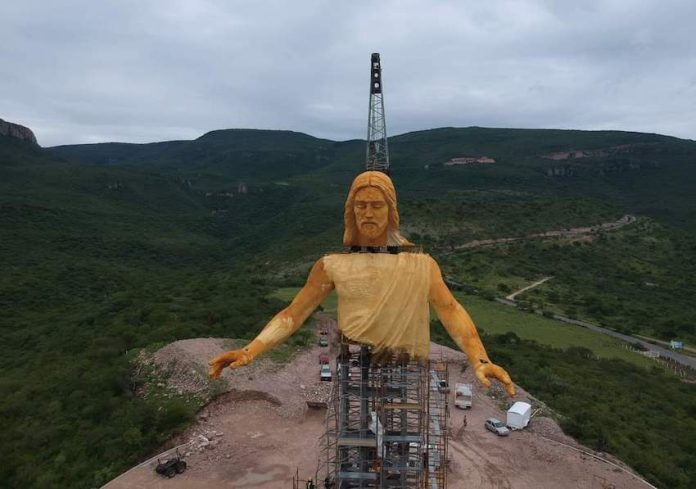 The christ of peace statue is built in Zacatecas