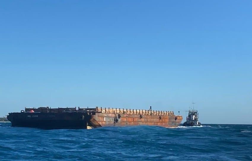 Puerto Morelos ballast ship over a reef